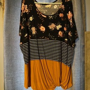 24/7 Maurices top. Size 2